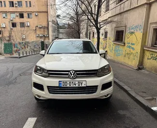 Benzin 3,6L Motor von Volkswagen Touareg 2013 zur Miete in Tiflis.