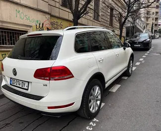 Volkswagen Touareg 2013 mit Antriebssystem Allradantrieb, verfügbar in Tiflis.