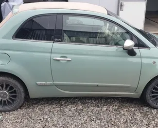 Fiat 500 Cabrio interjers nomai Gruzijā. Lieliska 5 sēdvietu mašīna ar Automātiskais pārnesumu kārbu.