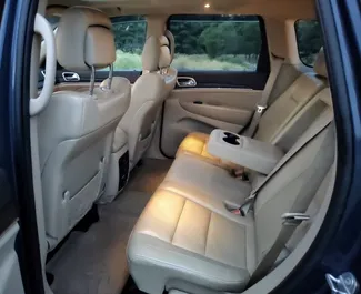 Aluguel de carro Jeep Grand Cherokee 2020 na Geórgia, com ✓ combustível Gasolina e 280 cavalos de potência ➤ A partir de 165 GEL por dia.