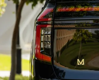 داخلية Nissan Patrol للإيجار في في الإمارات العربية المتحدة. سيارة رائعة بـ 7 مقاعد وناقل حركة أوتوماتيكي.