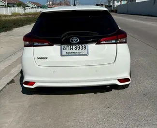 Motor Benzín 1,5L Toyota Yaris 2020 na prenájom v na letisku Bangkok Suvarnabhumi.