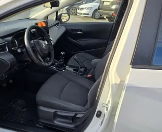 Bensin 1,8L-motoren til Toyota Corolla Sedan 2020 for utleie i Tbilisi.