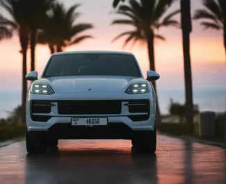واجهة أمامية لسيارة إيجار Porsche Cayenne في في دبي, الإمارات العربية المتحدة ✓ رقم السيارة 15332. ✓ ناقل حركة أوتوماتيكي ✓ تقييمات 0.