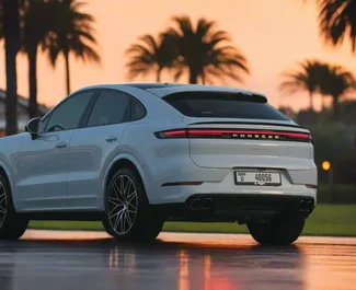 تأجير سيارة Porsche Cayenne 2025 في في الإمارات العربية المتحدة، تتميز بـ ✓ وقود البنزين وقوة  حصان ➤ بدءًا من 930 AED يوميًا.