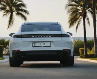 Motor Gasolina de L de Porsche Panamera 2025 para alquilar en en Dubai.