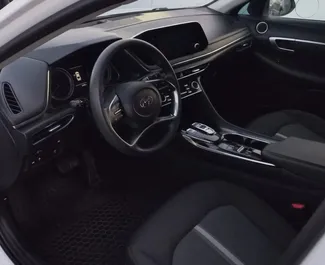 Motor Gasolina 2,5L do Hyundai Sonata 2021 para aluguel em Kutaisi.