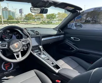محرك البنزين بسعة  لتر لسيارة Porsche 718 Boxster 2025 للإيجار في في دبي.