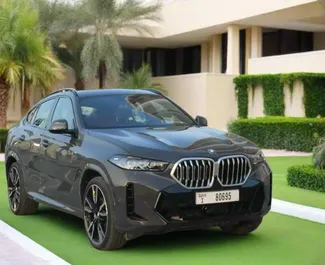 واجهة أمامية لسيارة إيجار BMW X6 في في دبي, الإمارات العربية المتحدة ✓ رقم السيارة 15328. ✓ ناقل حركة أوتوماتيكي ✓ تقييمات 0.