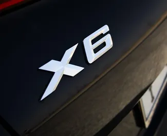 محرك البنزين بسعة  لتر لسيارة BMW X6 2025 للإيجار في في دبي.