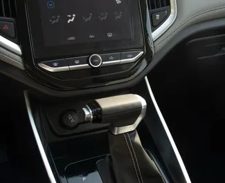 Rent a Chevrolet Captiva in 迪拜 阿联酋