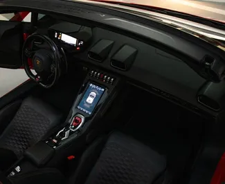 두바이에서에서 사용 가능한 사륜구동 시스템이 장착된 Lamborghini Huracan Perfomante Spider 2024.