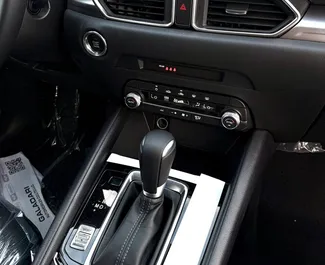 Εσωτερικό του Mazda CX-5 προς ενοικίαση στα Ηνωμένα Αραβικά Εμιράτα. Ένα εξαιρετικό αυτοκίνητο 5-θέσεων με κιβώτιο ταχυτήτων Αυτόματο.