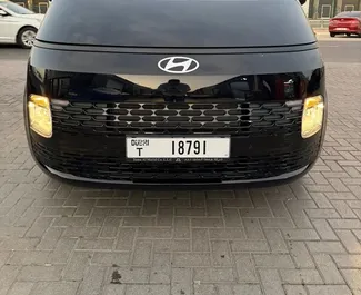 واجهة أمامية لسيارة إيجار Hyundai Staria في في دبي, الإمارات العربية المتحدة ✓ رقم السيارة 15333. ✓ ناقل حركة أوتوماتيكي ✓ تقييمات 0.