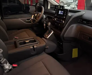 محرك البنزين بسعة  لتر لسيارة Hyundai Staria 2026 للإيجار في في دبي.