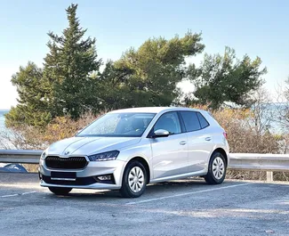 Priekinė automobilio, kurį nuomojate Skoda Fabia Budvoje, Juodkalnija vaizdas ✓ Automobilis #15338. ✓ Pavarų dėžė Automatinis TM ✓ Atsiliepimai 0.