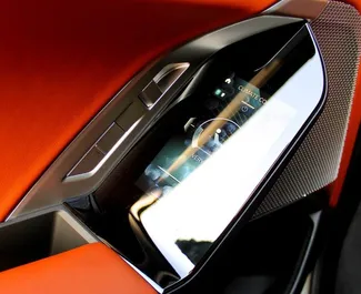 داخلية BMW 735i للإيجار في في الإمارات العربية المتحدة. سيارة رائعة بـ 5 مقاعد وناقل حركة أوتوماتيكي.