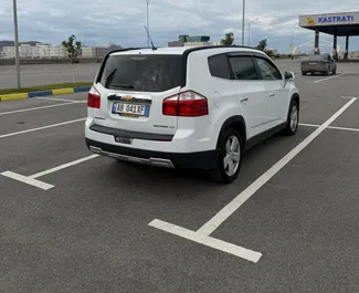 Chevrolet Orlando kiralama. Konfor, Minivan Türünde Araç Kiralama Arnavutluk'ta ✓ Depozito 100 EUR ✓ TPL, FDW, Yurtdışı sigorta seçenekleri.