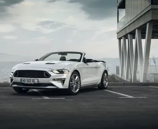 租赁 Ford Mustang GT Cabrio 的正面视图，在第比利斯, 格鲁吉亚 ✓ 汽车编号 #15474。✓ Automatic 变速箱 ✓ 0 评论。