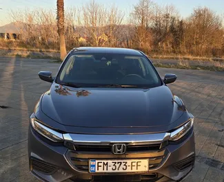 Арендуйте Honda Insight 2019 в Грузии. Топливо: Гибрид. Мощность: 109 л.с. ➤ Стоимость от 115 GEL в сутки.