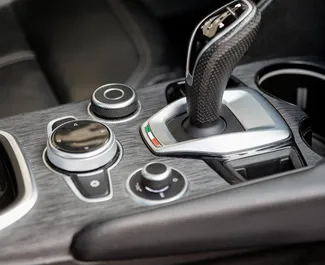 Alfa Romeo Giulia 2022 Hátsó meghajtás rendszerrel, elérhető Tbilisziben.