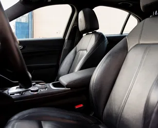 Alfa Romeo Giulia 2022 bérelhető Tbilisziben, korlátlan kilométeres határral.