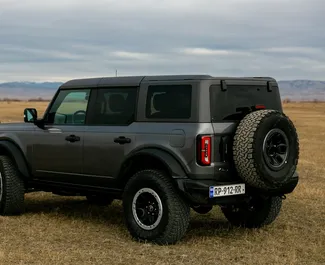 Ford Bronco 2024 automašīnas noma Gruzijā, iezīmes ✓ Benzīns degviela un 330 zirgspēki ➤ Sākot no 380 GEL dienā.