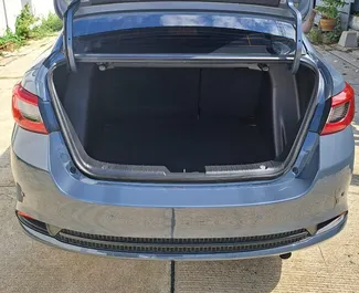 Mazda 2 location. Économique Voiture à louer en Thaïlande ✓ Dépôt de 5000 THB ✓ RC, SCDW, Passagers, Vol options d'assurance.