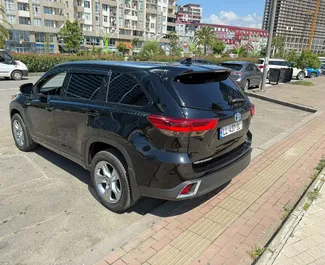 Hybridi 16,0L moottori Toyota Highlander 2019 vuokrattavana Tbilisissä.