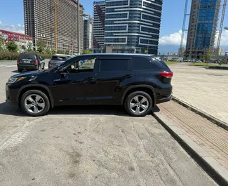 Toyota Highlander vuokraus. Mukavuus, Premium, Crossover auto vuokrattavana Georgiassa ✓ Vakuusmaksu 300 GEL ✓ Vakuutusvaihtoehdot: TPL, Varkaus.
