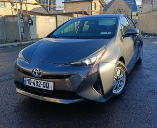 Toyota Prius 2017 disponible para alquilar en Tiflis, con límite de millaje de ilimitado.
