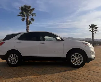 Predný pohľad na prenajaté auto Chevrolet Equinox v v Batumi, Georgia ✓ Auto č. 15518. ✓ Prevodovka Automatické TM ✓ Hodnotenia 0.