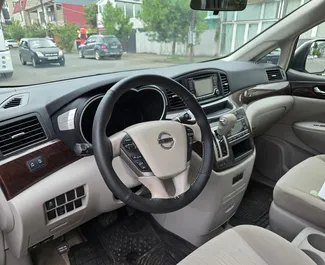 Nissan Quest bérlése. Kényelmes, Kisbusz típusú autó bérlése Grúziában ✓ Letét nélkül ✓ Biztosítási opciók: TPL, CDW, Nincs befizetés.