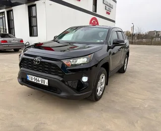 租赁 Toyota Rav4 的正面视图，在库塔伊西, 格鲁吉亚 ✓ 汽车编号 #15490。✓ Automatic 变速箱 ✓ 0 评论。
