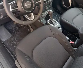 조지아에서에서 대여하는 Jeep Renegade 2021 차량, 특징: ✓Petrol 연료 및 169마력 ➤ 하루 70 GEL부터 시작.
