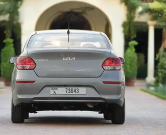 두바이에서, 아랍에미리트에서 대여하는 Kia Pegas의 전면 뷰 ✓ 차량 번호#15432. ✓ 자동 변속기 ✓ 0 리뷰.