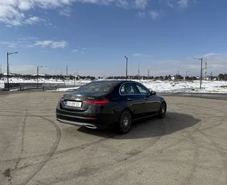 Mercedes-Benz C-Class 2023 com sistema de Tração integral, disponível em Tbilisi.