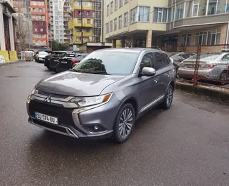 租赁 Mitsubishi Outlander 的正面视图，在巴统, 格鲁吉亚 ✓ 汽车编号 #15410。✓ Automatic 变速箱 ✓ 0 评论。