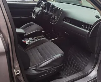 Mitsubishi Outlander 租赁。在 在格鲁吉亚 出租的 舒适性, 交叉 汽车 ✓ Deposit of 270 GEL ✓ 提供 TPL, CDW, Passengers 保险选项。