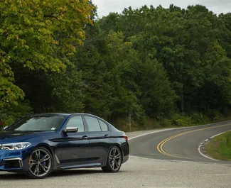 Prenájom auta BMW 5-Series 2019 v v Gruzínsku, s vlastnosťami ✓ palivo Benzín a výkon 530 koní ➤ Od 400 GEL za deň.