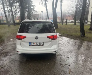 Volkswagen Touran 대여. 몬테네그로에서에서 대여 가능한 편안함, 미니밴 차량 ✓ 보증금 없음 ✓ TPL, 승객, 보증금 없음 보험 옵션.