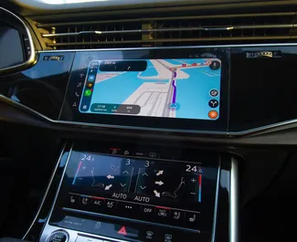 داخلية Audi Q7 للإيجار في في الإمارات العربية المتحدة. سيارة رائعة بـ 7 مقاعد وناقل حركة أوتوماتيكي.