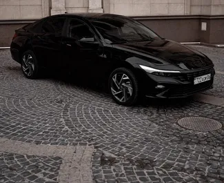 アルマトイにて、カザフスタンにてでのHyundai Elantra #15529 自動カーレンタル、1.6Lエンジン搭載 ➤ ヤロスラフから。