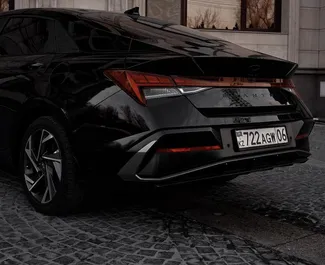 アルマトイにてでレンタル可能なHyundai Elantra 2024、250 km/日の走行距離制限付き。