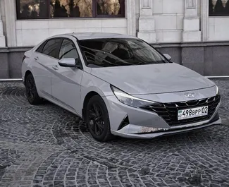 Predný pohľad na prenajaté auto Hyundai Elantra v v Almaty, Kazachstan ✓ Auto č. 15087. ✓ Prevodovka Automatické TM ✓ Hodnotenia 0.