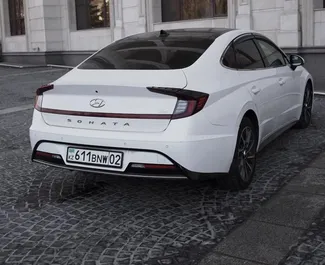 تأجير سيارة Hyundai Sonata 2021 في في كازاخستان، تتميز بـ ✓ وقود البنزين وقوة 194 حصان ➤ بدءًا من 32000 KZT يوميًا.