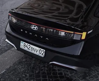 Hyundai Sonata 2025 on rentimiseks saadaval Almatõs, piiranguga 250 km/päev kilomeetrit.