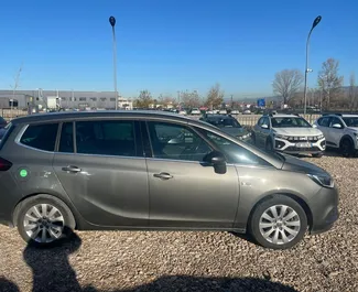 Opel Zafira 2021 在 地拉那机场 可租赁，具有 unlimited 里程限制。