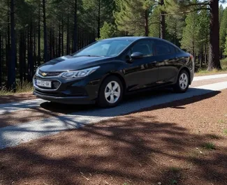 Chevrolet Cruze nuoma. Komfortiškas automobilis nuomai Gruzijoje ✓ Be užstato ✓ Draudimo pasirinkimai: TPL, CDW, Jokio indėlio.