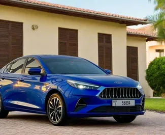 Sprednji pogled najetega avtomobila JAC J7 v v Dubaju, ZAE ✓ Avtomobil #15433. ✓ Menjalnik Samodejno TM ✓ Mnenja 0.